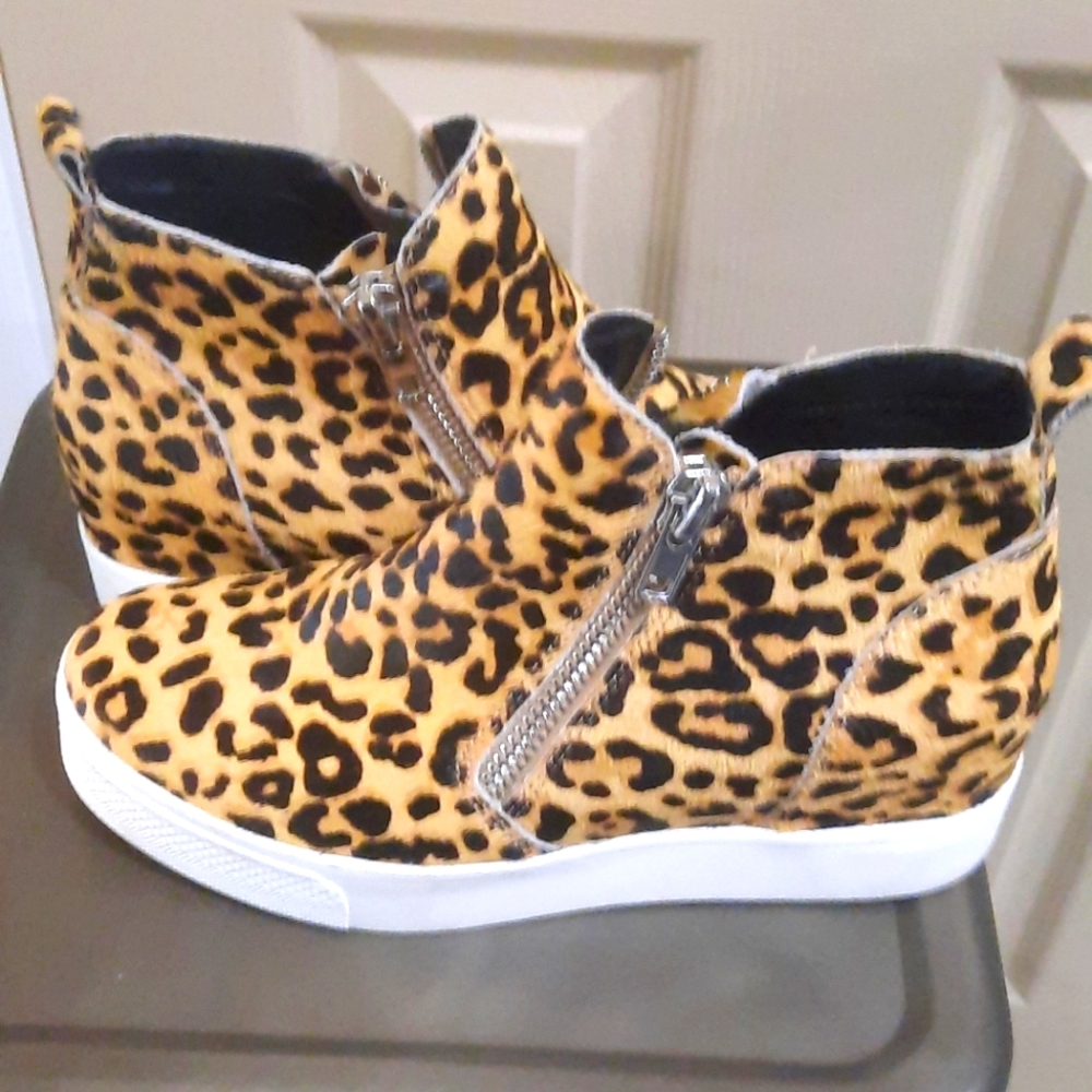 ⭐️GREAT CONDITION ⭐️Size 7.5 STEVE MADDEN Animal Print Wedge